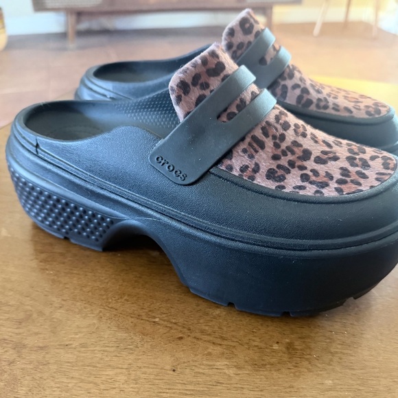 CROCS LEOPARD PRINT PLATFORM SHOES (WORN ONCE) - Picture 8 of 10